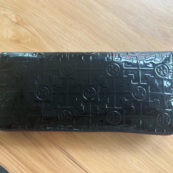 Tory Burch wallet gently used - Picture 1 of 3